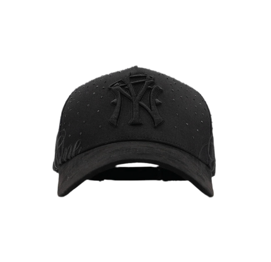 31 hats “Forever Black”